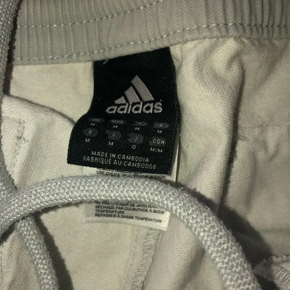 Adidas khaki shorts lots of pockets